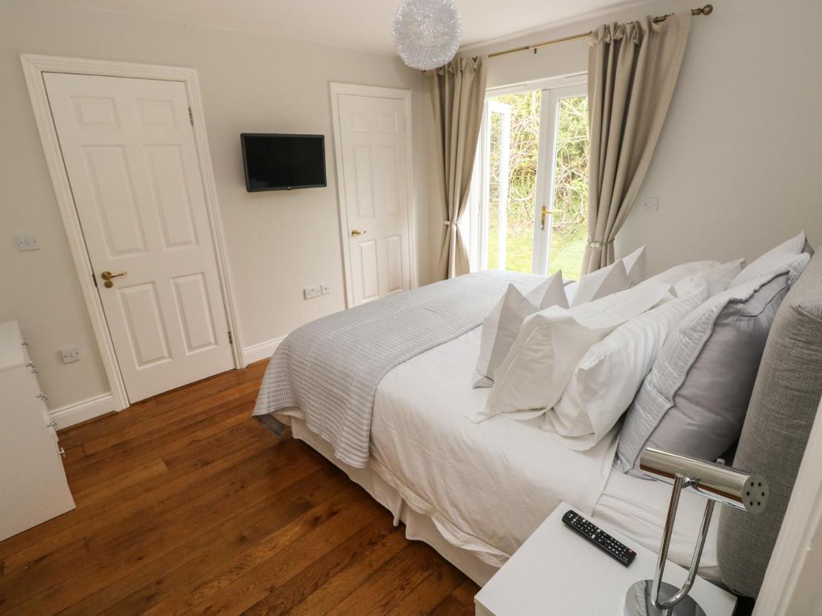 Seashells Apartment Tenby Bagian luar foto