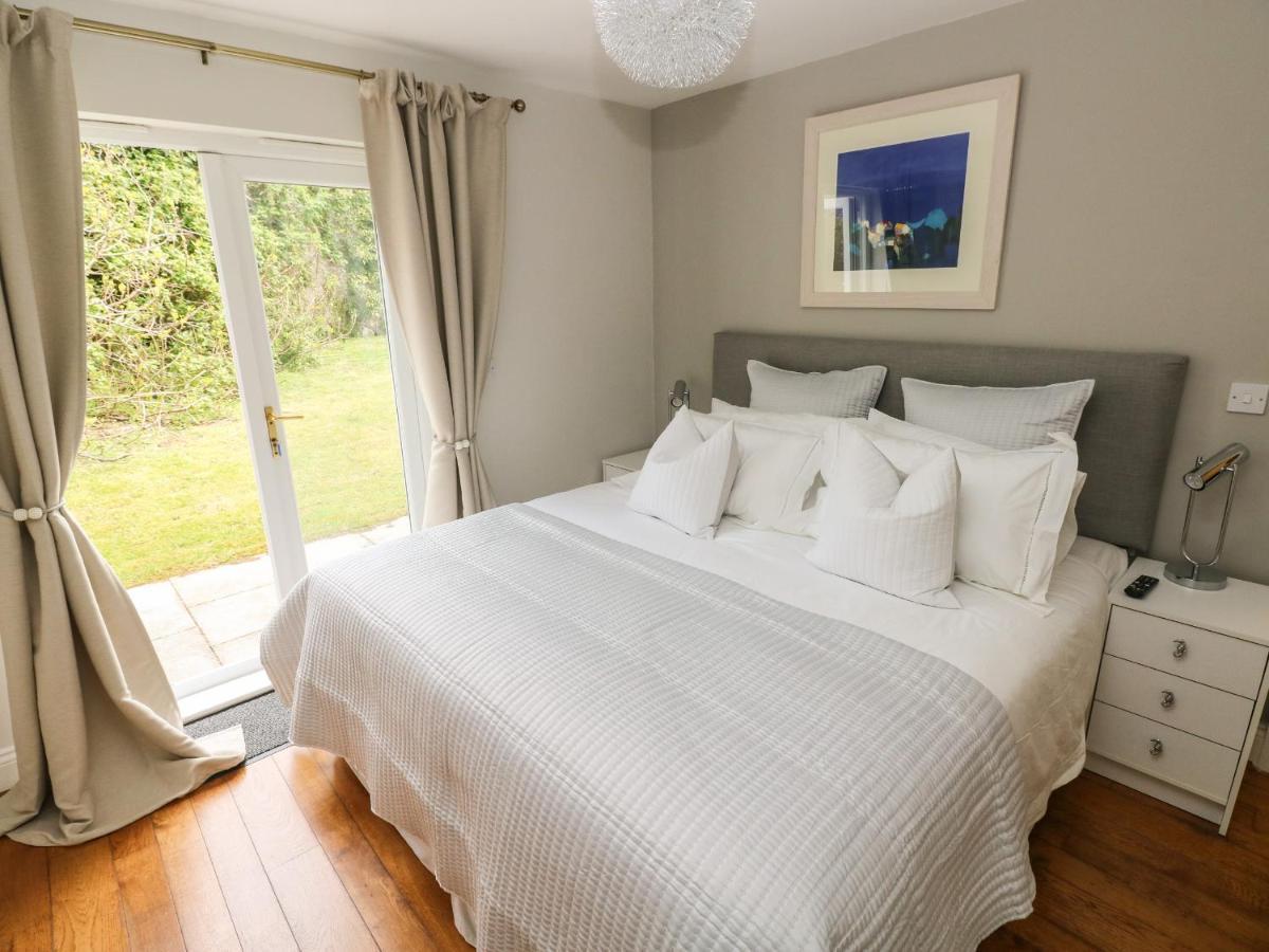 Seashells Apartment Tenby Bagian luar foto
