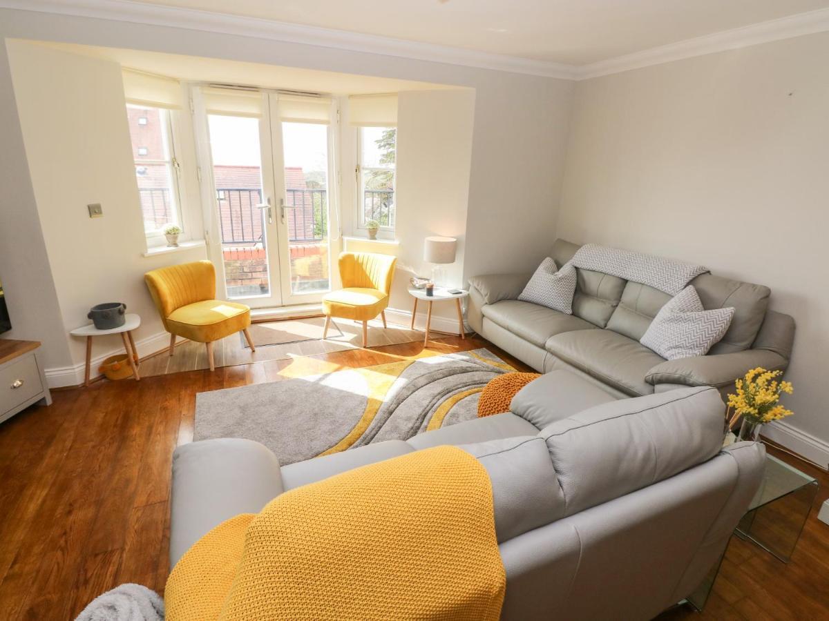 Seashells Apartment Tenby Bagian luar foto