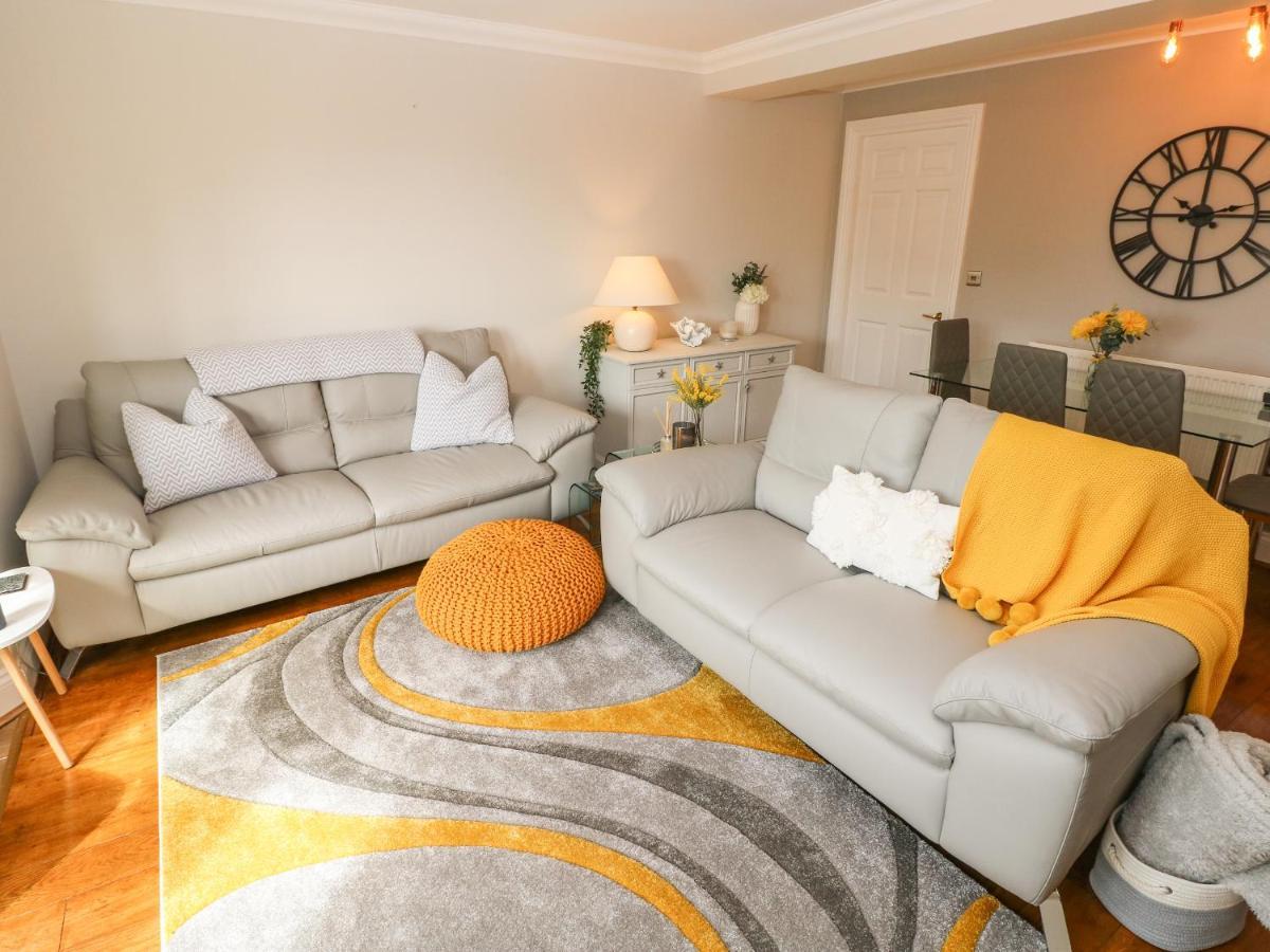 Seashells Apartment Tenby Bagian luar foto