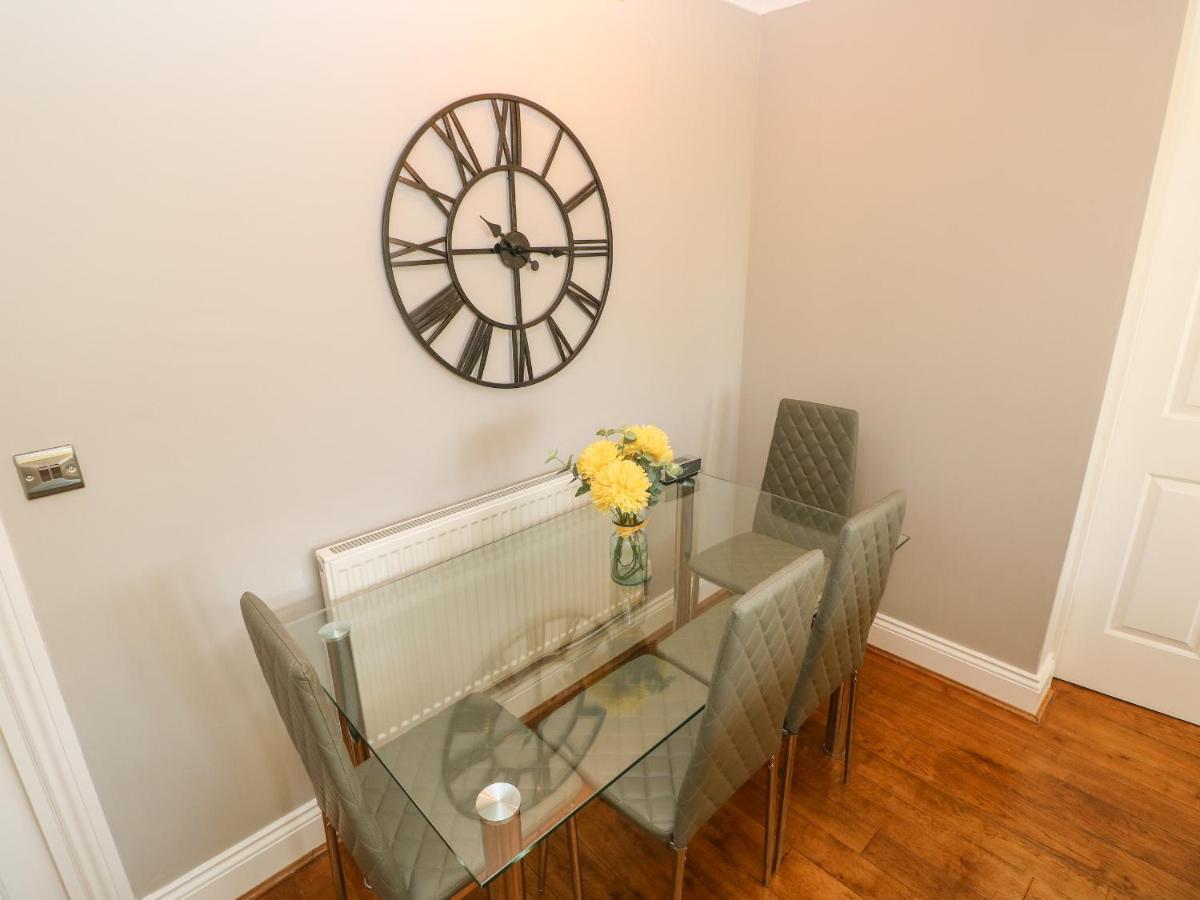 Seashells Apartment Tenby Bagian luar foto