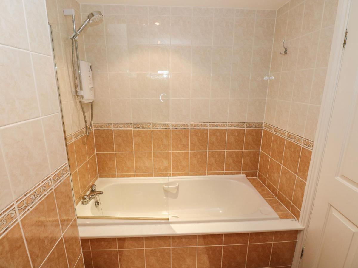 Seashells Apartment Tenby Bagian luar foto