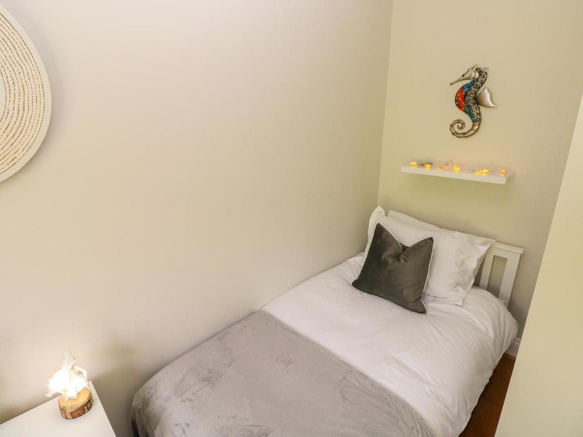 Seashells Apartment Tenby Bagian luar foto